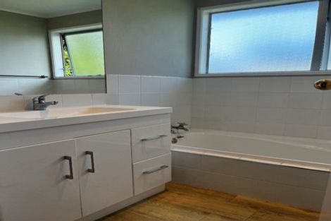 Photo of property in 1/34 Darren Crescent, Half Moon Bay, Auckland, 2012