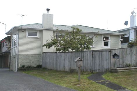 Photo of property in 1/5 Bond Crescent, Forrest Hill, Auckland, 0620