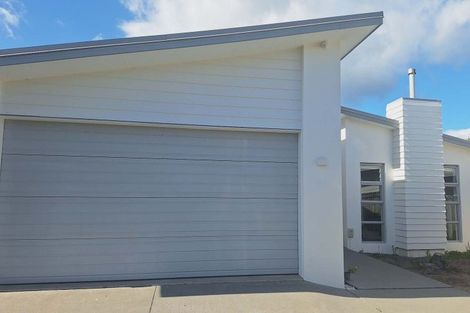 Photo of property in 16 Coral Drive, Papamoa Beach, Papamoa, 3118