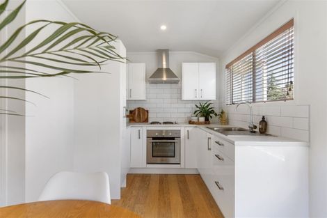Photo of property in 2/79 Moore Street, Hillcrest, Auckland, 0627