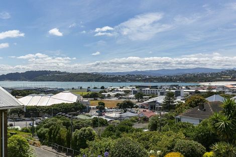 Photo of property in 8 Naughton Terrace, Kilbirnie, Wellington, 6022