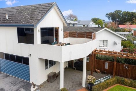 Photo of property in 8 Barrett Street, Westown, New Plymouth, 4310