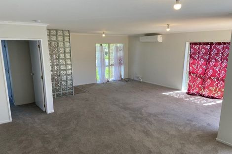 Photo of property in 18 Newbegin Place, Weymouth, Auckland, 2103