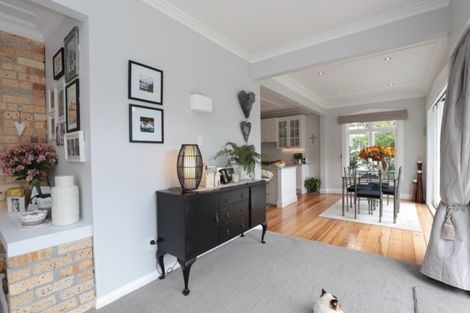 Photo of property in 27 Opoia Road, Hamilton East, Hamilton, 3216