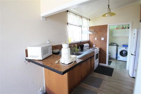 Photo of property in 2 Keats Place, Blockhouse Bay, Auckland, 0600