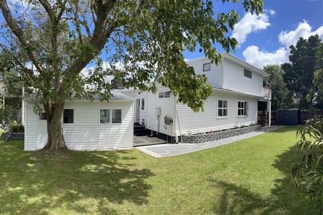 Photo of property in 2/43a Stanley Point Road, Stanley Point, Auckland, 0624