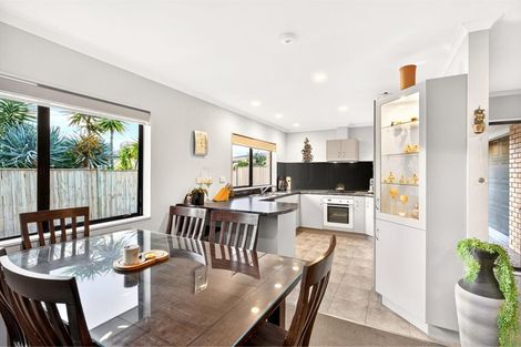 Photo of property in 72a Farquhar Road, Glendene, Auckland, 0602