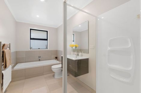 Photo of property in 4 Laly Haddon Place, Matakana, Warkworth, 0985