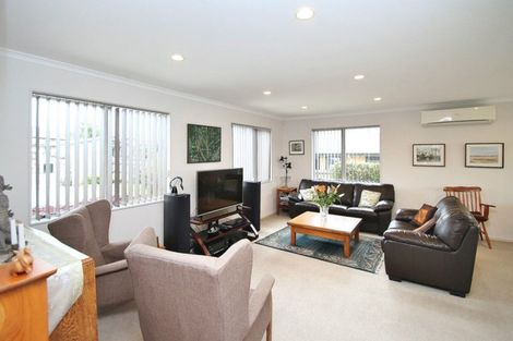 Photo of property in 81 Farnborough Drive, Grandview Heights, Hamilton, 3200