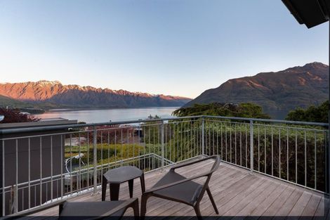 Photo of property in 6 Whitbourn Place, Fernhill, Queenstown, 9300