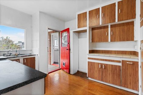 Photo of property in 33 St Michaels Avenue, Point Chevalier, Auckland, 1022