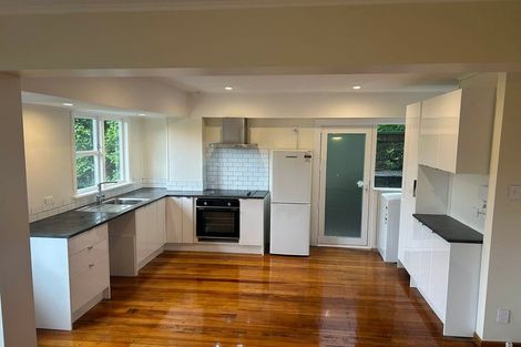 Photo of property in 23 Huntingdon Street, Northland, Wellington, 6012