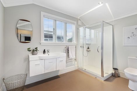 Photo of property in 11 Mantell Street, Seatoun, Wellington, 6022