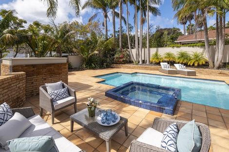 Photo of property in 1 St Elmo Rise, Shamrock Park, Auckland, 2016