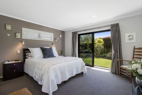 Photo of property in 10 Tranquil Grove, Omokoroa, 3114