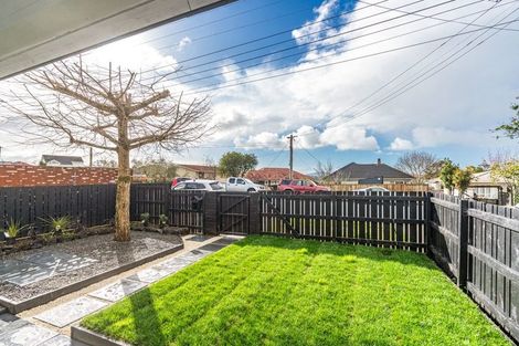 Photo of property in 1/86 Sylvan Avenue, Northcote, Auckland, 0627