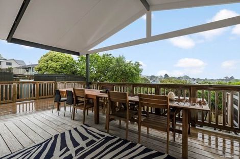 Photo of property in 28 Hueglow Rise, West Harbour, Auckland, 0618