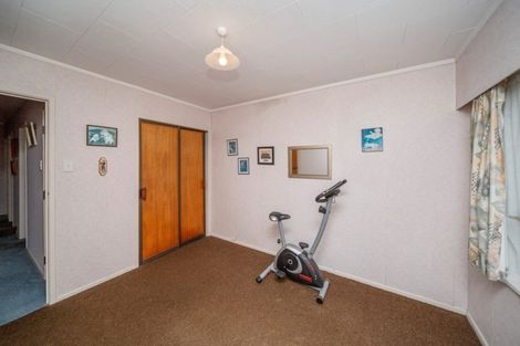 Photo of property in 32 Kauri Street, Merrilands, New Plymouth, 4312