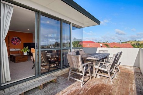 Photo of property in 17 Downing Place, Welcome Bay, Tauranga, 3112