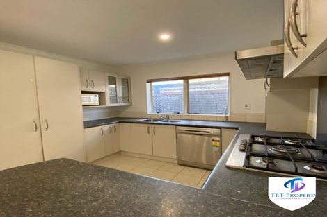 Photo of property in 11 Andover Way, Goodwood Heights, Auckland, 2105