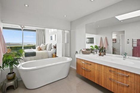 Photo of property in 17 Pitcairn Street, Oakura, 4314