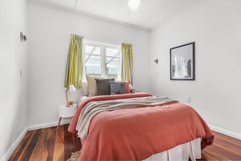 Photo of property in 117 Breaker Bay Road, Breaker Bay, Wellington, 6022