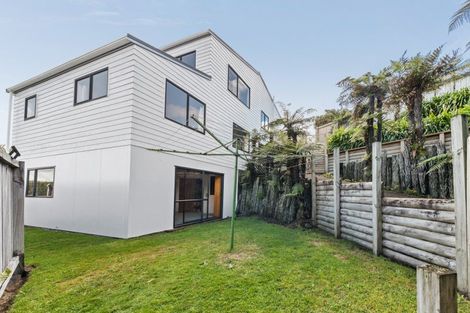 Photo of property in 17 Ballantrae Place, Highlands Park, New Plymouth, 4312