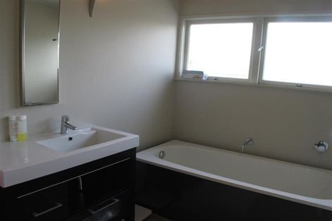 Photo of property in 9 Evelyn Place, Hillcrest, Auckland, 0627