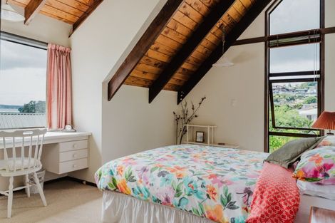 Photo of property in 11 Chelverton Terrace, Red Beach, 0932