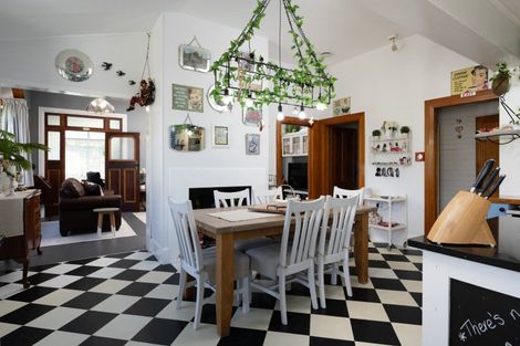 Photo of property in 30 Main Road, Havelock, 7100