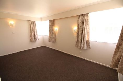 Photo of property in 100 Taikata Road, Te Atatu Peninsula, Auckland, 0610
