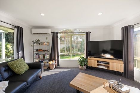 Photo of property in 69 Forest Lake Road, Forest Lake, Hamilton, 3200