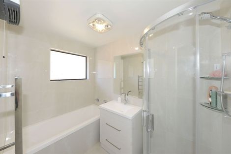 Photo of property in 2/125 Roydvale Avenue, Burnside, Christchurch, 8053