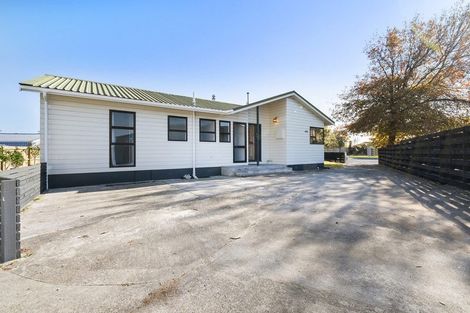 Photo of property in 18 Suzanne Grove, Kelvin Grove, Palmerston North, 4414