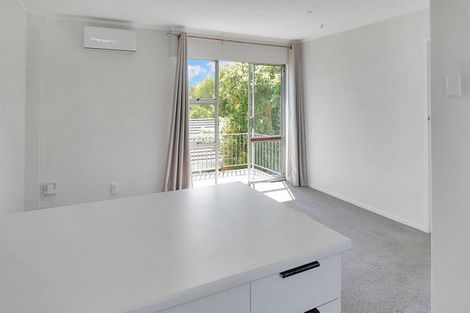 Photo of property in 15 Queen Mary Avenue, New Lynn, Auckland, 0600