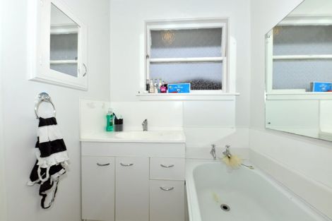 Photo of property in 39 Kathleen Crescent, Hornby, Christchurch, 8042