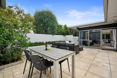 Photo of property in 25d Saltburn Road, Milford, Auckland, 0620