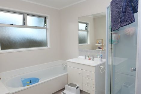 Photo of property in 17a Andrew Street, Waikanae, 5036