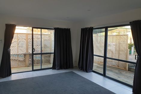 Photo of property in 9 Neil Avenue, Te Atatu Peninsula, Auckland, 0610