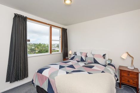 Photo of property in 43 Turville Crescent, Newlands, Wellington, 6037