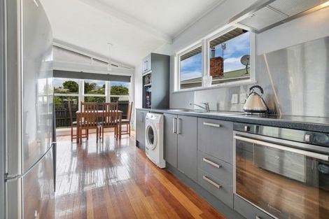 Photo of property in 38 Maui Pomare Street, Blockhouse Bay, Auckland, 0600