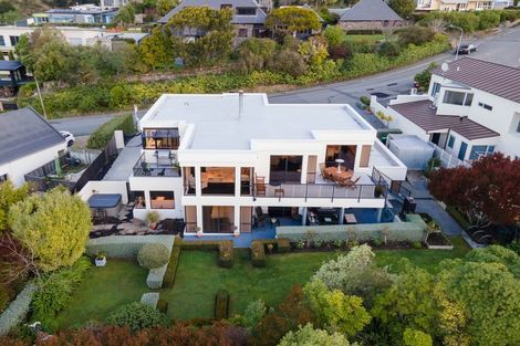 Photo of property in 30 Drayton Drive, Mount Pleasant, Christchurch, 8081