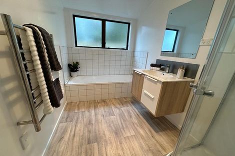 Photo of property in 2a Pinedale Place, Henderson, Auckland, 0610