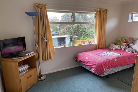 Photo of property in 19 Chesterfield Way, Orewa, 0931