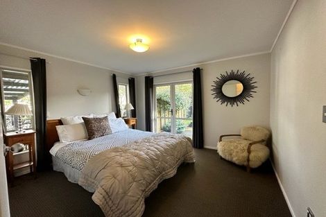 Photo of property in 42 Isobel Road, Greenhithe, Auckland, 0632