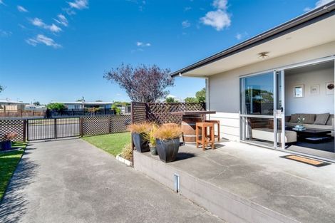 Photo of property in 28 Tait Drive, Greenmeadows, Napier, 4112