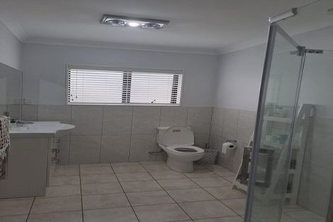 Photo of property in 2 Kirikiri Drive, Papakura, 2110