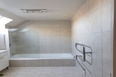 Photo of property in 1a Otahuri Crescent, Greenlane, Auckland, 1051