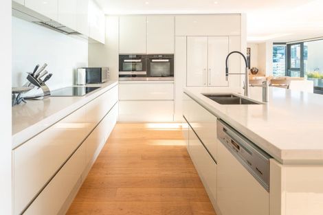 Photo of property in 2/308 Oriental Parade, Oriental Bay, Wellington, 6011