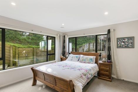 Photo of property in 5 Dress Circle, Newlands, Wellington, 6037